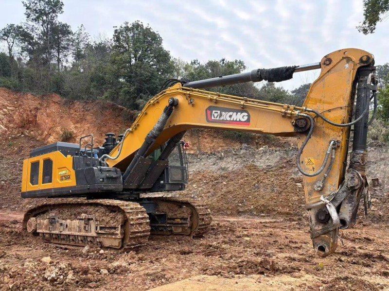 XCMG XE750GK grande excavatrice rouge Cummins QSM11 montre réelle 886 heures
