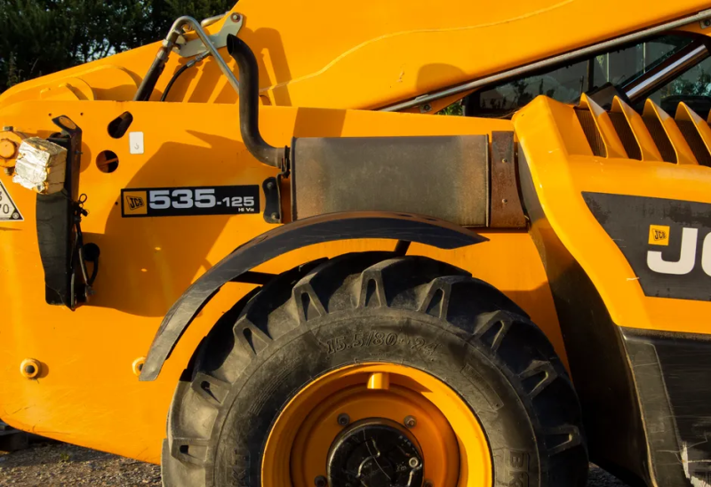 Guide d'évitement des fosses pour les achats transfrontaliers de machines et d'équipements : Les clauses contractuelles pour les chargeuses de grue doivent être clairement lues (version 2026)
